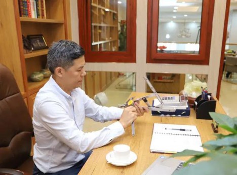 鋁合金門窗滑撐,迅杰一路向前、永不止步! 鋁合金門窗滑撐,迅杰一路向前、永不止步!