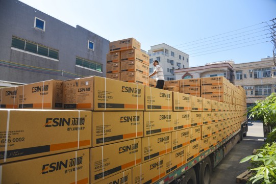 上半年戰績，羽順高端壁掛爐連續中標多個“煤改氣”工程項目