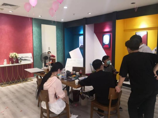 鱷魚漆:線上線下聯動,產業版圖擴張 鱷魚漆:線上線下聯動,產業版圖擴張