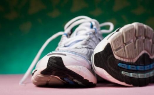 想要跑鞋穿久一點,就要懂得對跑鞋進行保養 想要跑鞋穿久一點,就要懂得對跑鞋進行保養