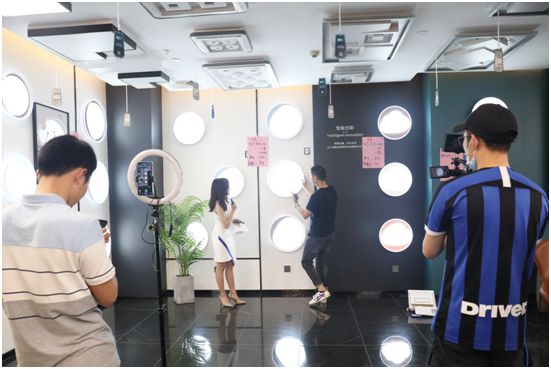 閃耀六月 百凱啟程照明新品云直播“星光璀璨”