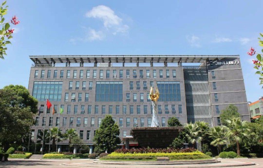 曼科“詩朗”系列新品即將上線，業(yè)界對這個(gè)老電工品牌充滿期待