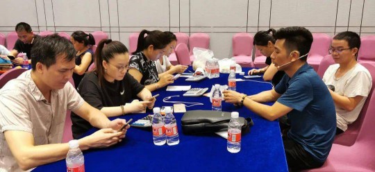 華藝廣場攜手六大原創燈飾品牌創始人嗨爆直播間！