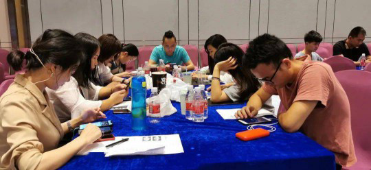 華藝廣場攜手六大原創燈飾品牌創始人嗨爆直播間！