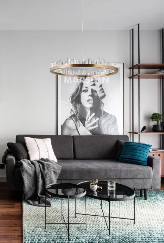 客廳主燈應(yīng)該如何挑選， 是吸頂燈，吊燈，還是？