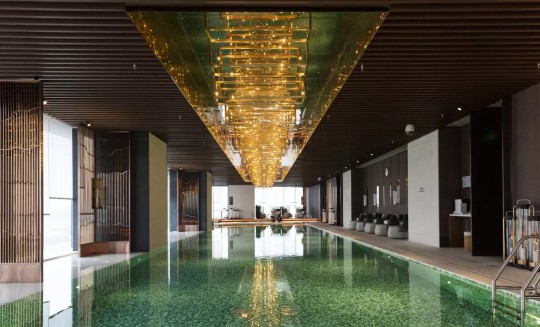 工程案例|寶輝燈飾助力萊佛士酒店打造奢華傳奇！