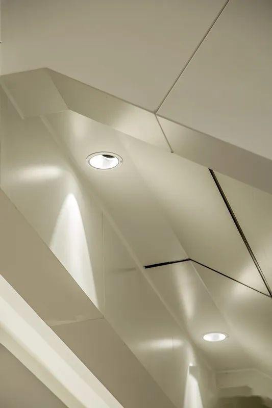 雷士商業照明|揭秘室內商業購物中心光環境的營造