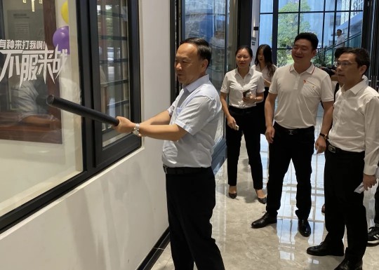 熱烈歡迎佛山市趙海副市長(zhǎng)一行蒞臨億合門窗調(diào)研指導(dǎo)