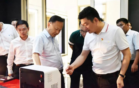 熱烈歡迎佛山市趙海副市長(zhǎng)一行蒞臨億合門窗調(diào)研指導(dǎo)