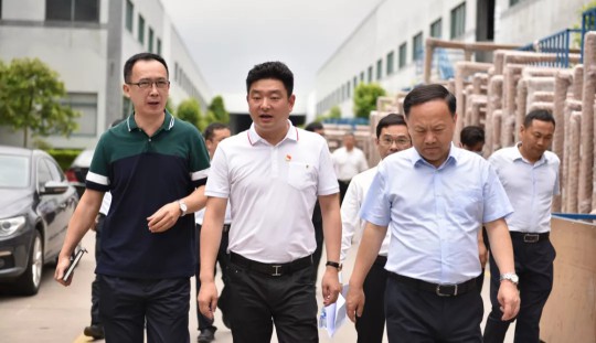 熱烈歡迎佛山市趙海副市長(zhǎng)一行蒞臨億合門窗調(diào)研指導(dǎo)