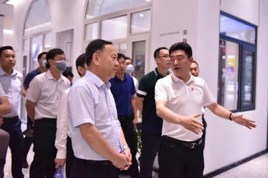 熱烈歡迎佛山市趙海副市長(zhǎng)一行蒞臨億合門窗調(diào)研指導(dǎo)