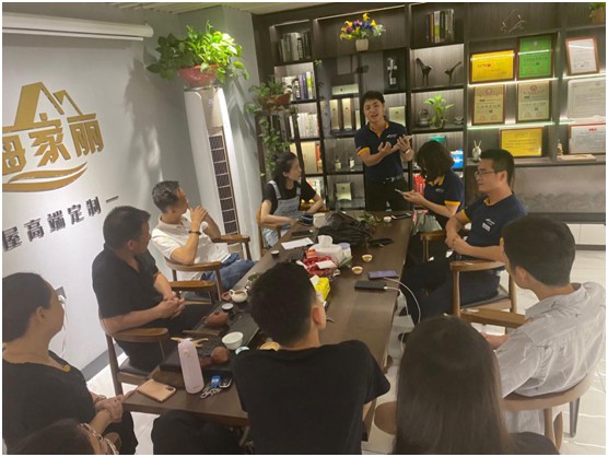 透過幫扶代理商，看懂君匠世家藝術壁材的精贏之道