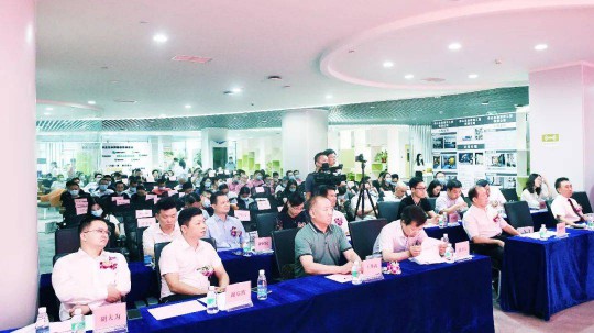 品牌榮譽|興輝國際斬獲“中國陶瓷產(chǎn)業(yè)高質(zhì)量發(fā)展聯(lián)盟品牌” 品牌榮譽|興輝國際斬獲“中國陶瓷產(chǎn)業(yè)高質(zhì)量發(fā)展聯(lián)盟品牌”