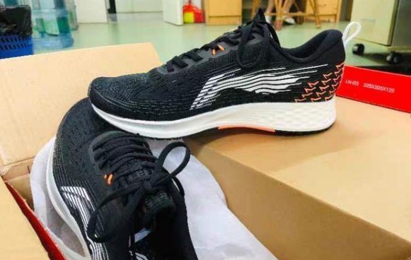 如果你想買一雙國產(chǎn)跑鞋，試試這兩雙吧!