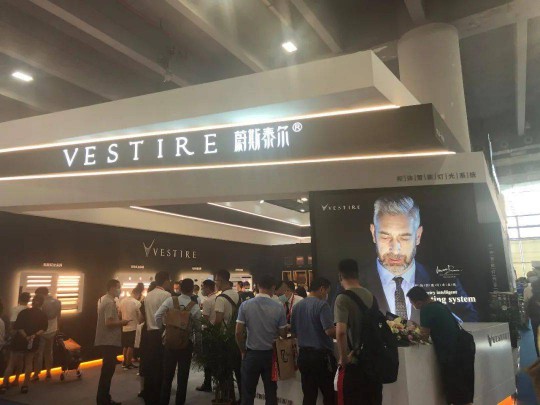 建博會上各大智能家居品牌產品奪目,經銷商打開下半年市場可參考 建博會上各大智能家居品牌產品奪目,經銷商打開下半年市場可參考