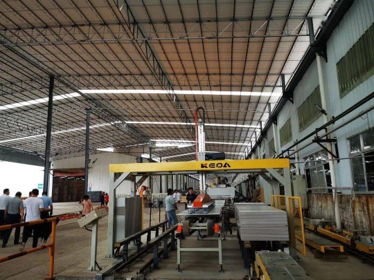 羅曼企業第二生產基地高坑生產基地二號線窯爐順利出磚 羅曼企業第二生產基地高坑生產基地二號線窯爐順利出磚