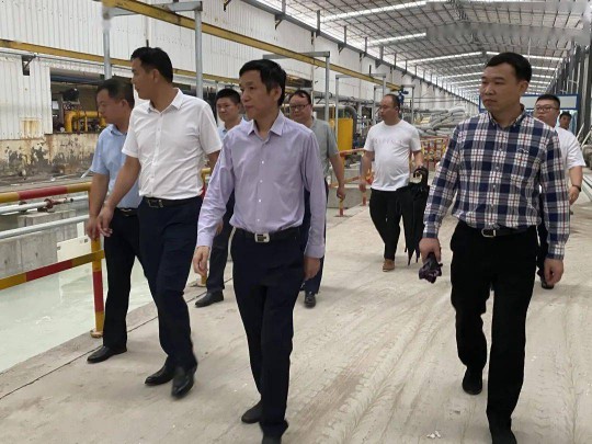 羅曼企業第二生產基地高坑生產基地二號線窯爐順利出磚 羅曼企業第二生產基地高坑生產基地二號線窯爐順利出磚