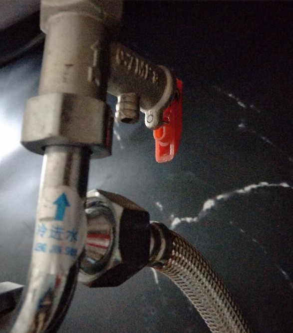熱水器爆炸的警示,細節到每一口螺絲都要注意 熱水器爆炸的警示,細節到每一口螺絲都要注意