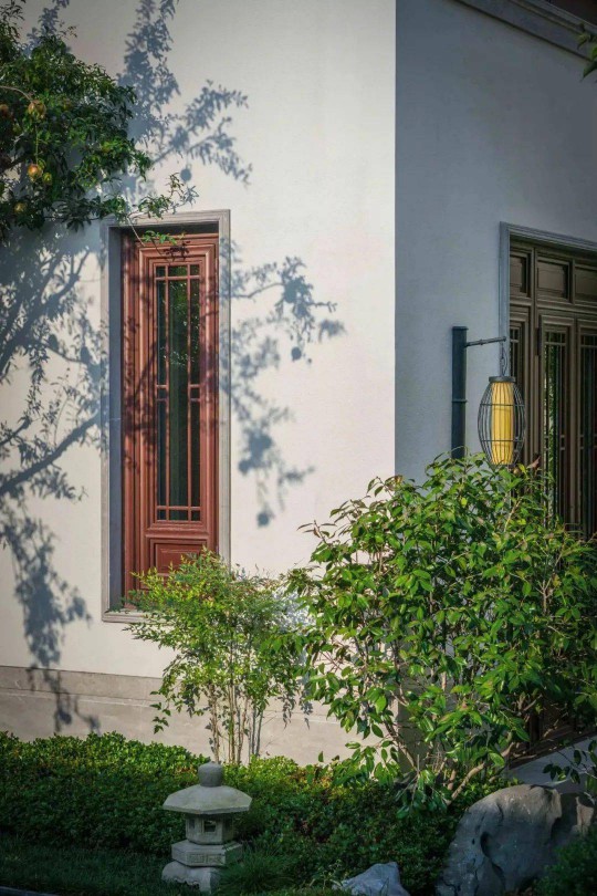 方寸之間，盡顯風華！三宅門窗自成詩畫意境