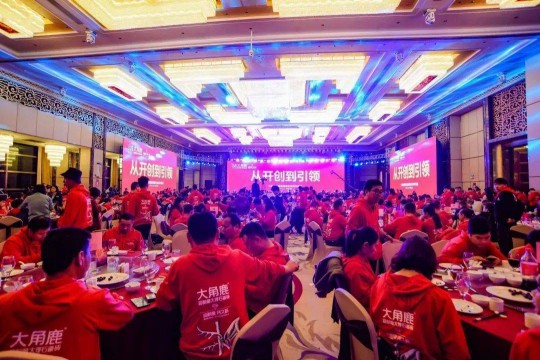 大角鹿超耐磨大理石瓷磚:爆款產(chǎn)品,實(shí)至名歸 大角鹿超耐磨大理石瓷磚:爆款產(chǎn)品,實(shí)至名歸