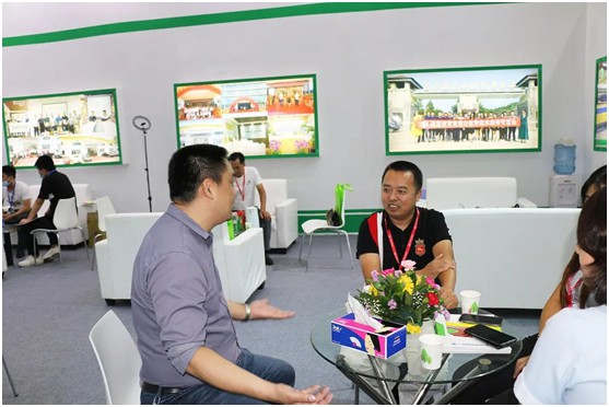 閃耀亞太地坪展,柏克體育脫穎而出秀智能