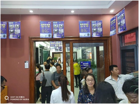 皇庭金門(mén)貴州畢節(jié)“全國(guó)聯(lián)動(dòng)·總裁簽售”活動(dòng)圓滿成功