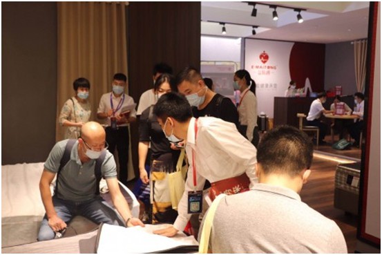 展會(huì)第三天,智能健康床墊益脈通,熱度不減!