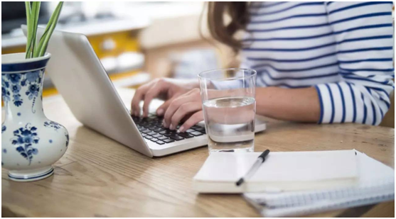 如何科學地喝好8杯水 一臺艾龍飲水設備就能搞定!