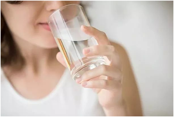 如何科學地喝好8杯水 一臺艾龍飲水設備就能搞定!