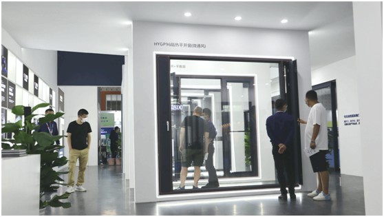 展會進行時丨皇雅門窗系統南京移門展首日盛況，現場直擊!