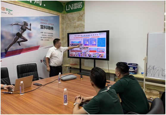 三只兔總裁韓軍一行蒞臨雷諾瓷磚膠參觀考察，初步達(dá)成合作意向