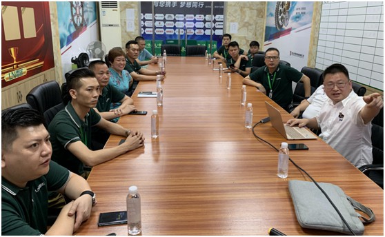 三只兔總裁韓軍一行蒞臨雷諾瓷磚膠參觀考察，初步達(dá)成合作意向