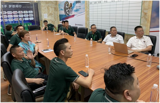 三只兔總裁韓軍一行蒞臨雷諾瓷磚膠參觀考察，初步達(dá)成合作意向